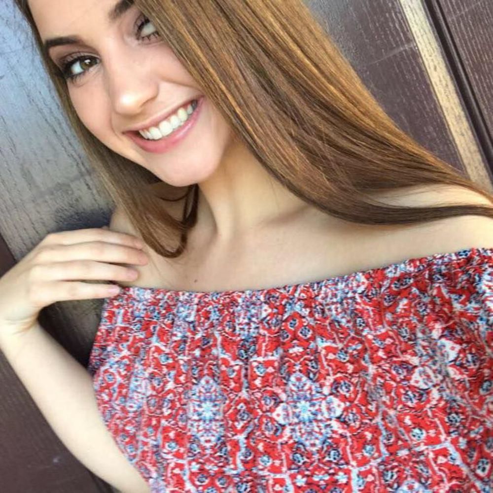 Meet your Posher, Chloe